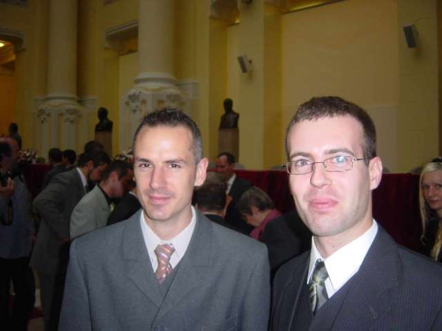 Ez mar diplomaoszto Bicesszel. kijartuk az iskolat. aki tudja ugyis tudja, aki nem nem: nem volt mindig egyszeru.