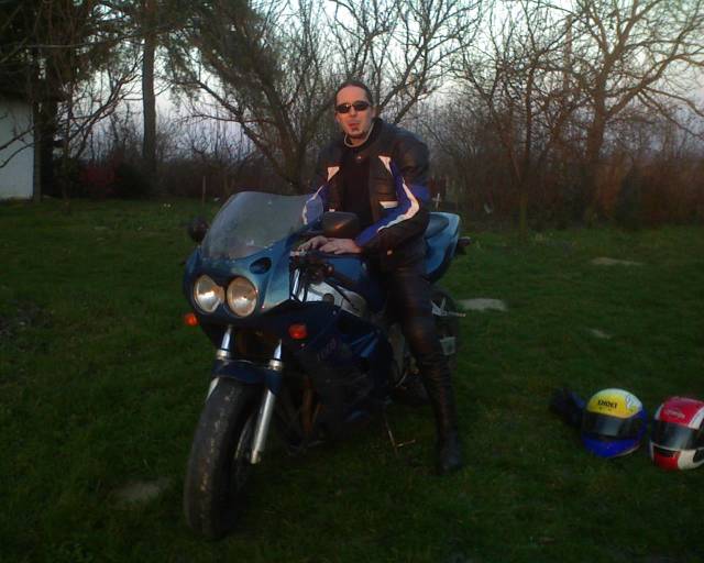 Gyurma a motoron