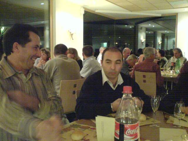 asztalnal